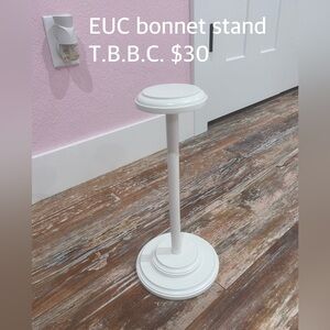 T.B.B.C. bonnet stand